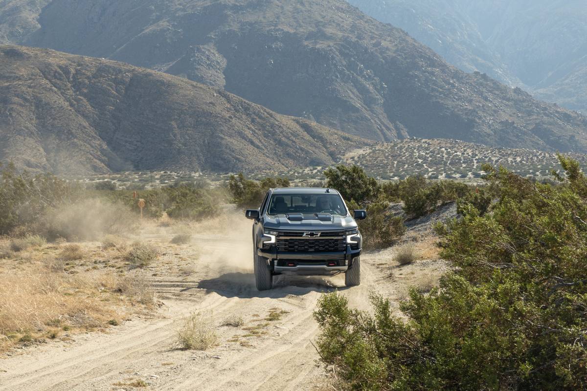 chevrolet silverado 1500 zr2 2024 01 exterior dynamic front scaled jpg