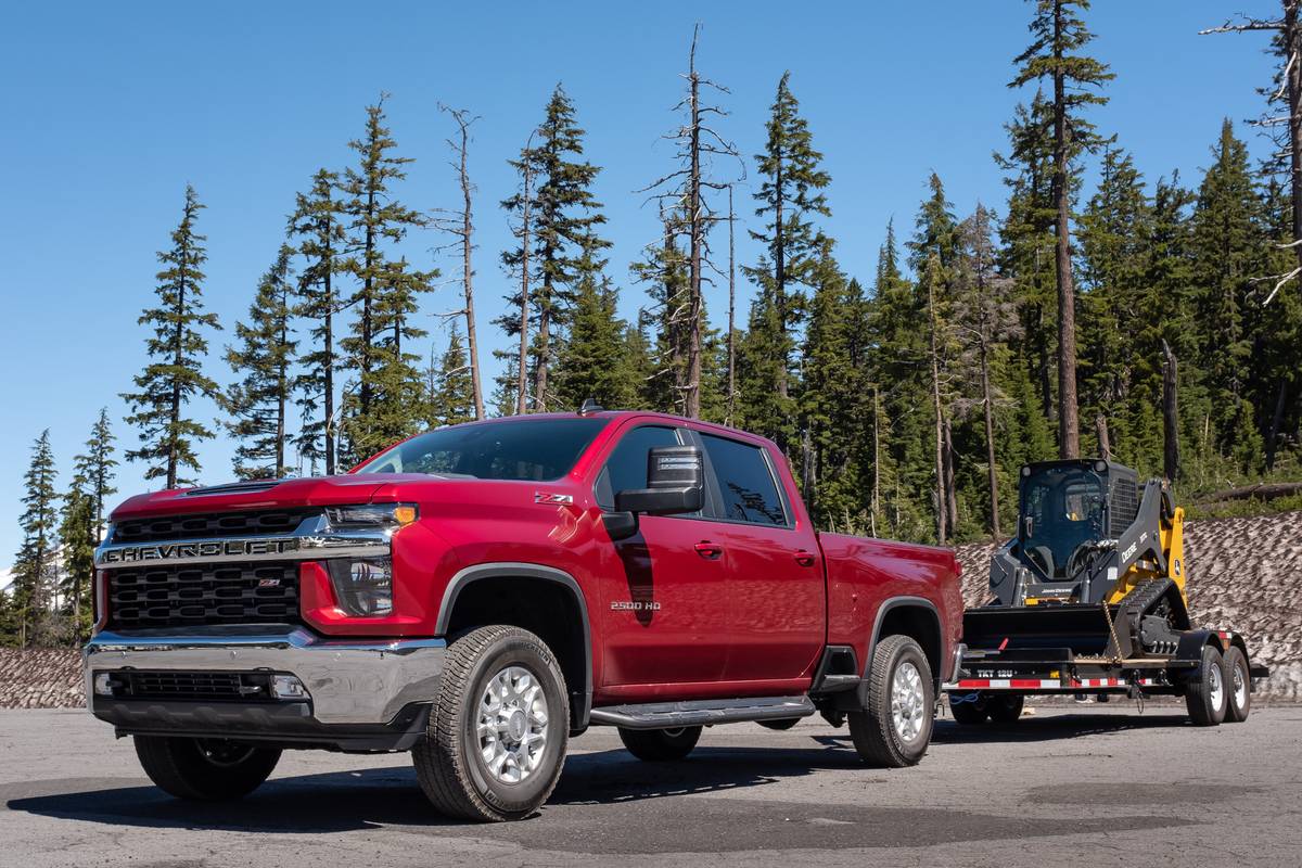 chevrolet-silverado-2500-2020-02-angle--exterior--front--red--towing.jpg