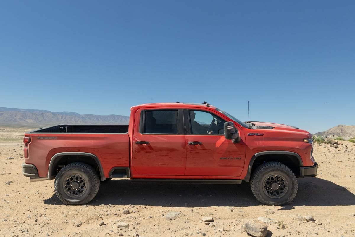chevrolet silverado 2500 zr2 bison 2024 06 exterior profile scaled jpg