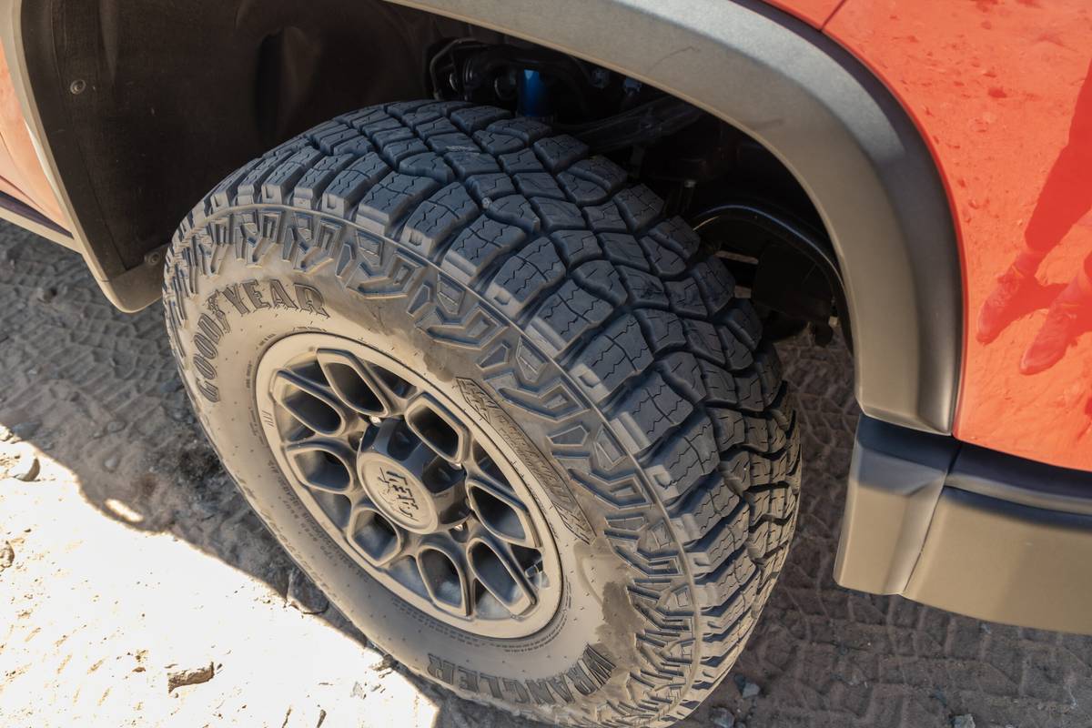 chevrolet silverado 2500 zr2 bison 2024 07 exterior wheel scaled jpg