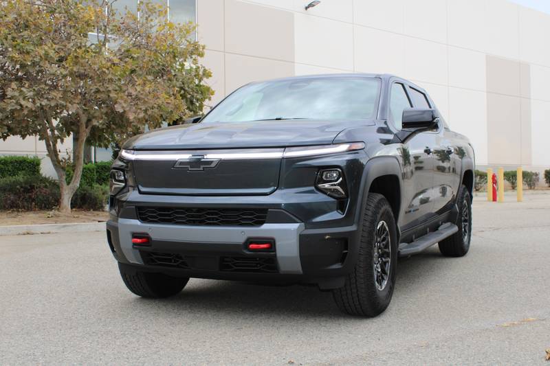 chevrolet-silverado-ev-trail-boss-2026-exterior-03