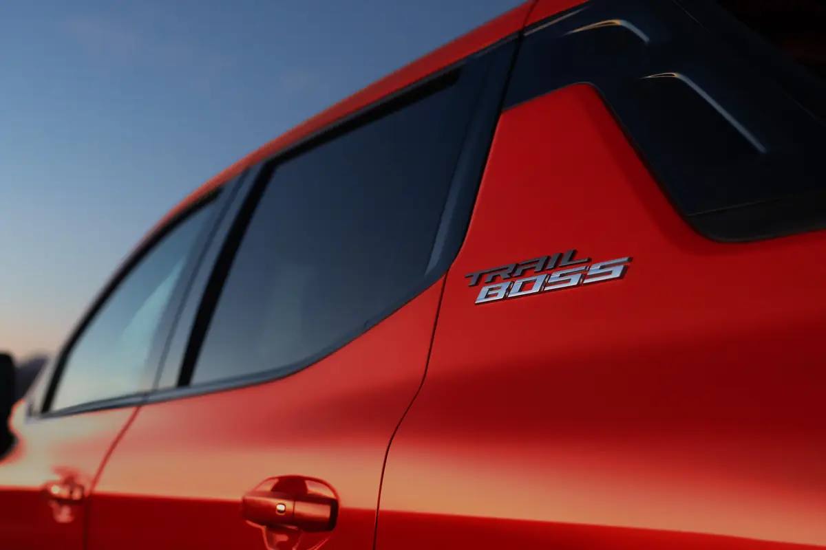 chevrolet silverado ev trail boss 2026 exterior oem 05 jpg