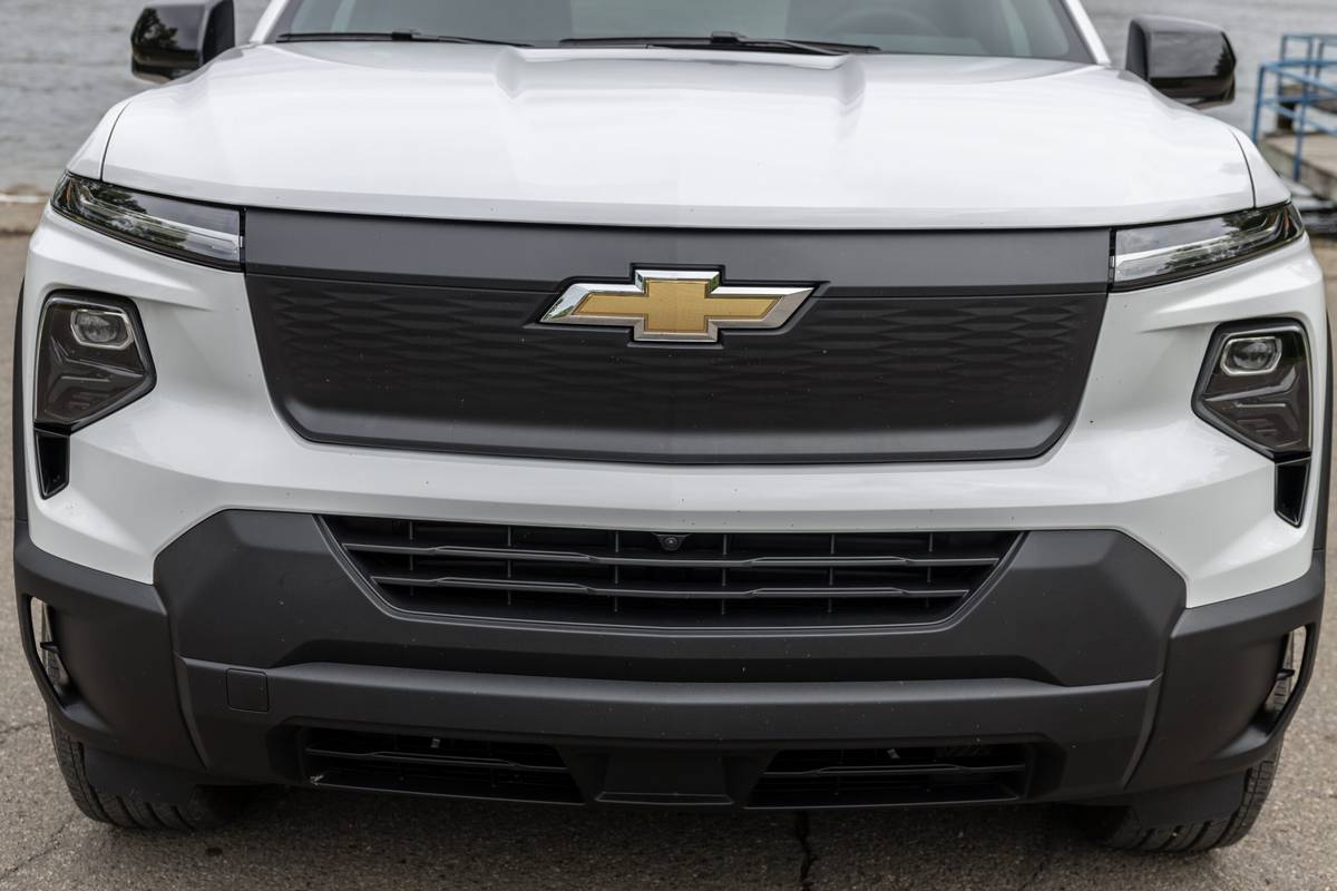 chevrolet silverado ev wt 2024 03 exterior grille badge scaled jpg