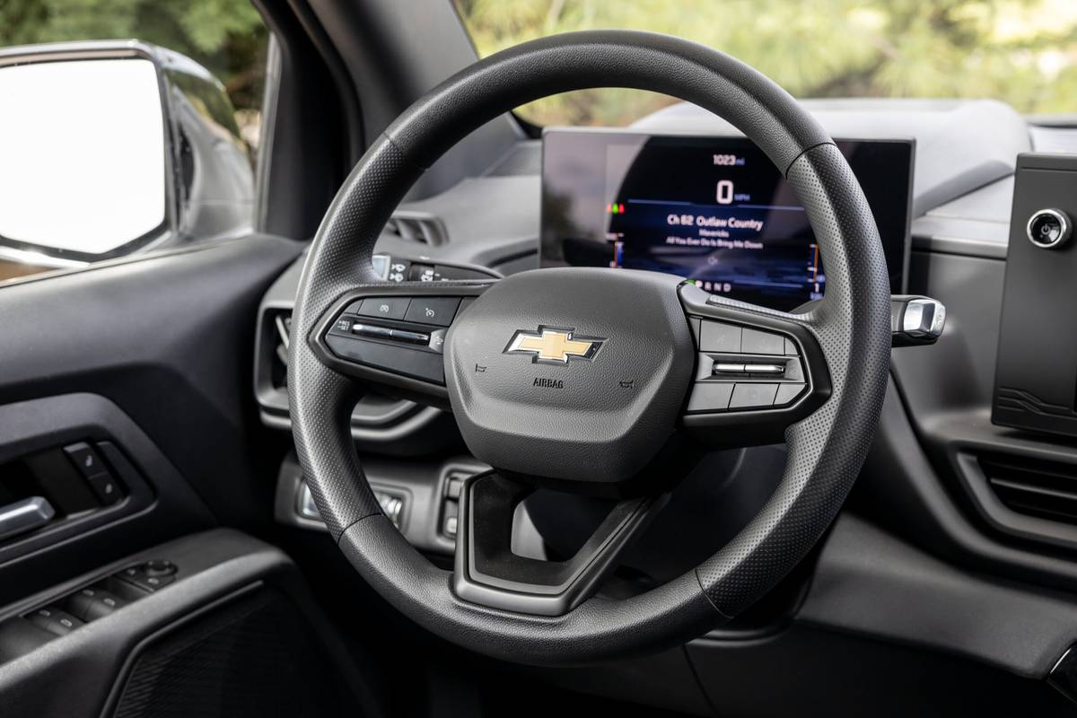 chevrolet silverado ev wt 2024 34 interior steering wheel scaled jpg