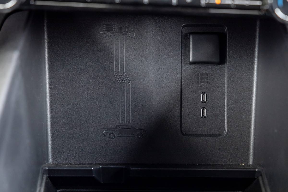 chevrolet silverado ev wt 2024 56 interior charging usb scaled jpg