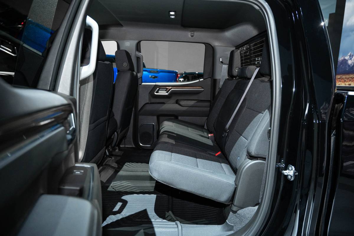 GMC Sierra, Chevrolet Silverado Interior Updates Coming 2022, GM Authority