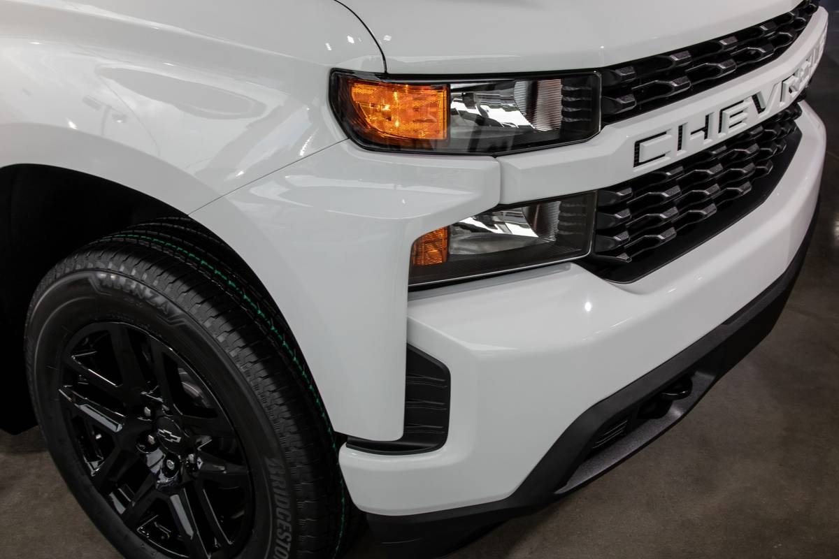 chevrolet silverado rally edition 2020 03 detail exterior front headlights white scaled jpg