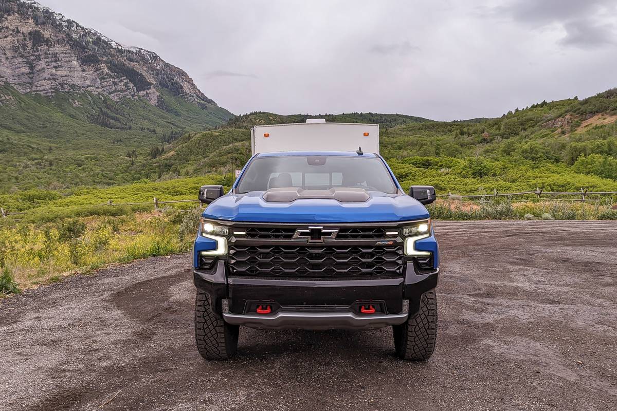 2022 Chevrolet Silverado 1500 ZR2: Towing With An Off-Roader | Cars.com