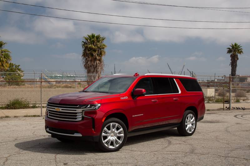 chevrolet-suburban-2024-01-exterior-front-angle