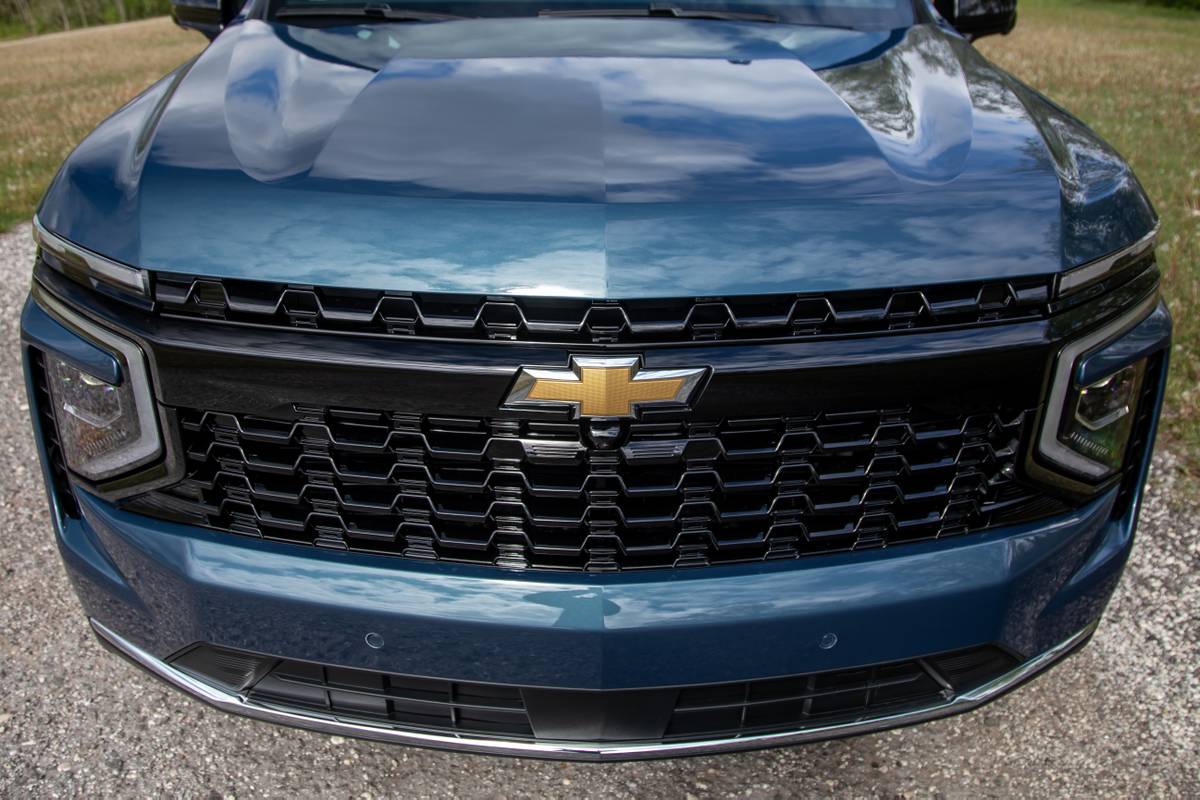 chevrolet suburban 4wd ls 2026 05 exterior front jpg