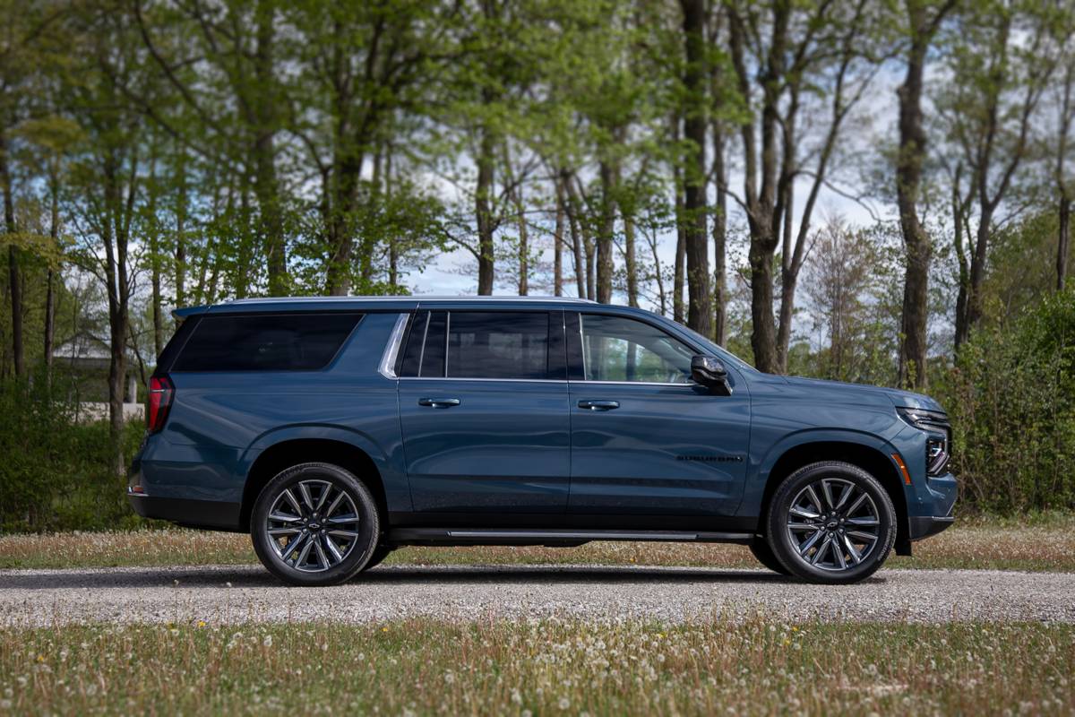 chevrolet suburban 4wd ls 2026 07 exterior profile jpg