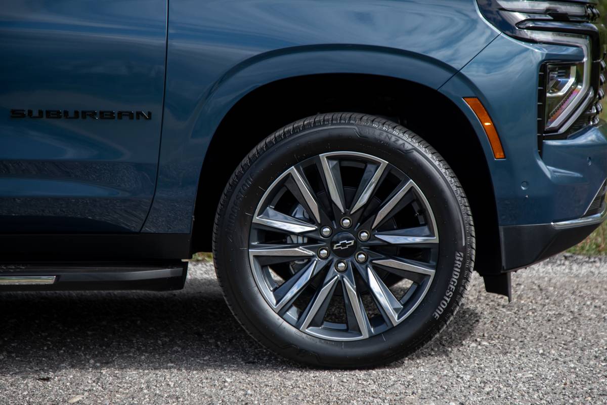 chevrolet suburban 4wd ls 2026 08 exterior wheel jpg