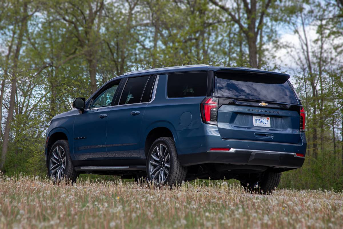 chevrolet suburban 4wd ls 2026 11 exterior rear angle jpg