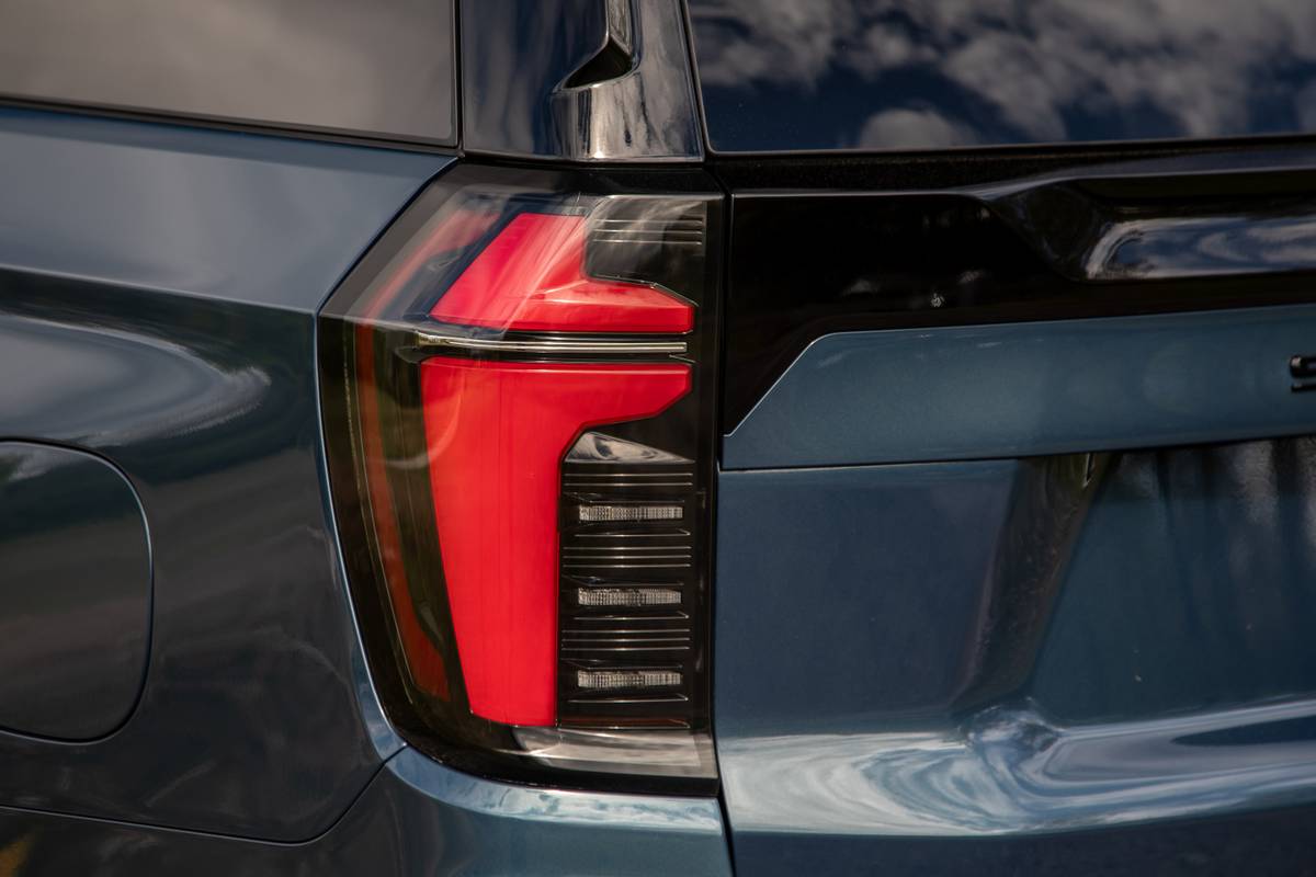 chevrolet suburban 4wd ls 2026 12 exterior taillight jpg