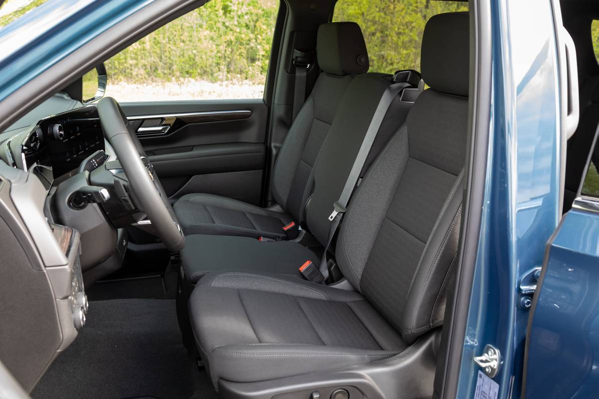 chevrolet suburban 4wd ls 2026 16 interior front row seat jpg