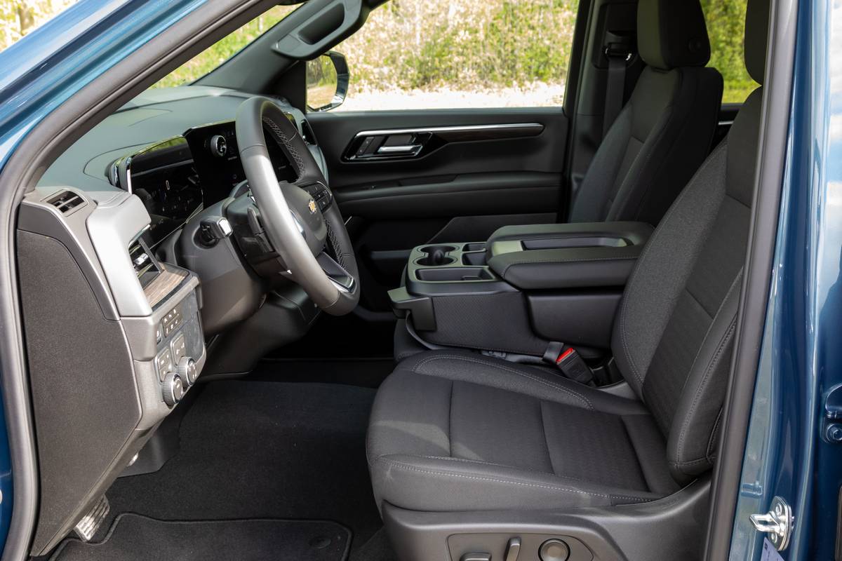 chevrolet suburban 4wd ls 2026 17 interior front row seat jpg