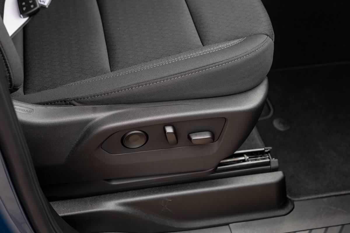 chevrolet suburban 4wd ls 2026 19 interior front row seat jpg