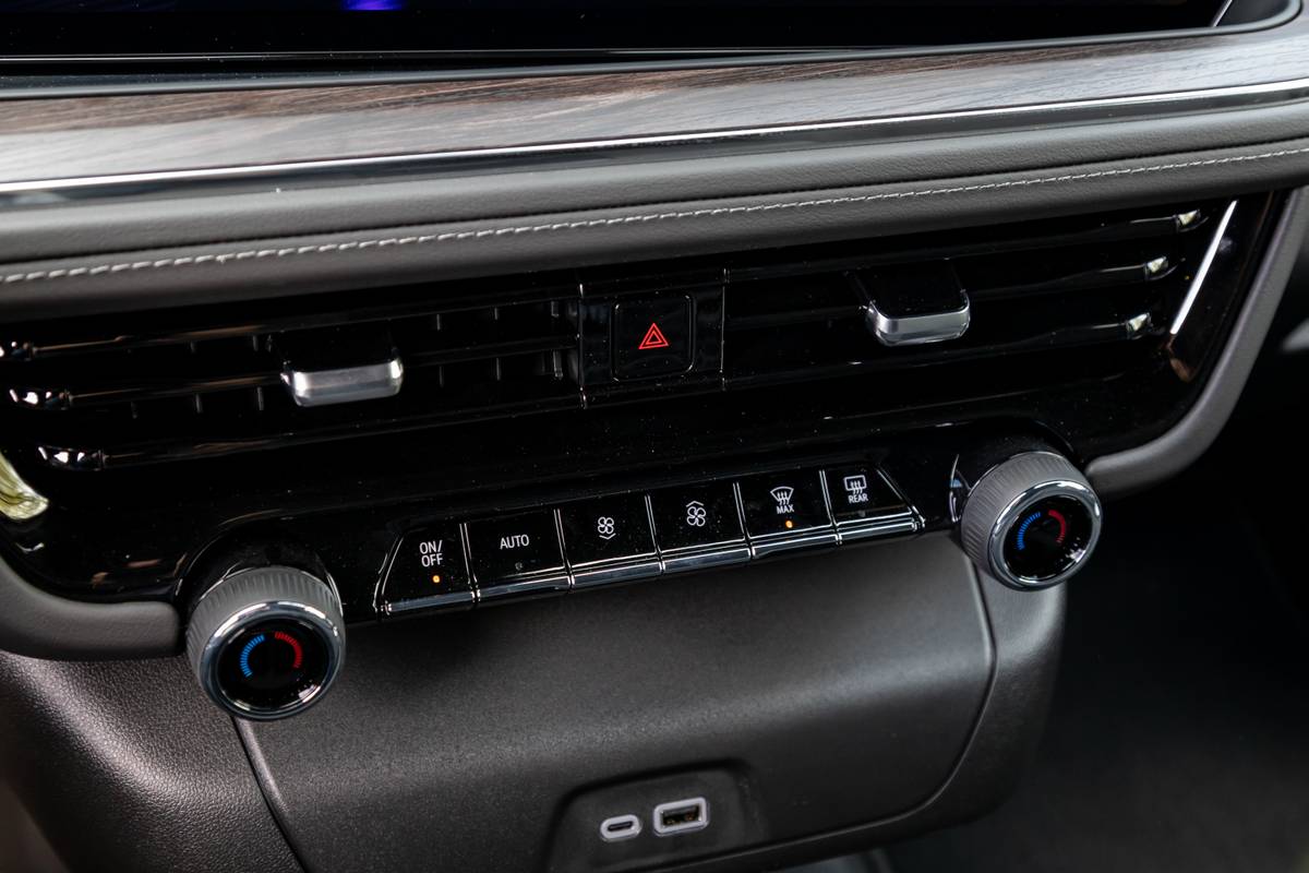 chevrolet suburban 4wd ls 2026 32 interior climate control jpg