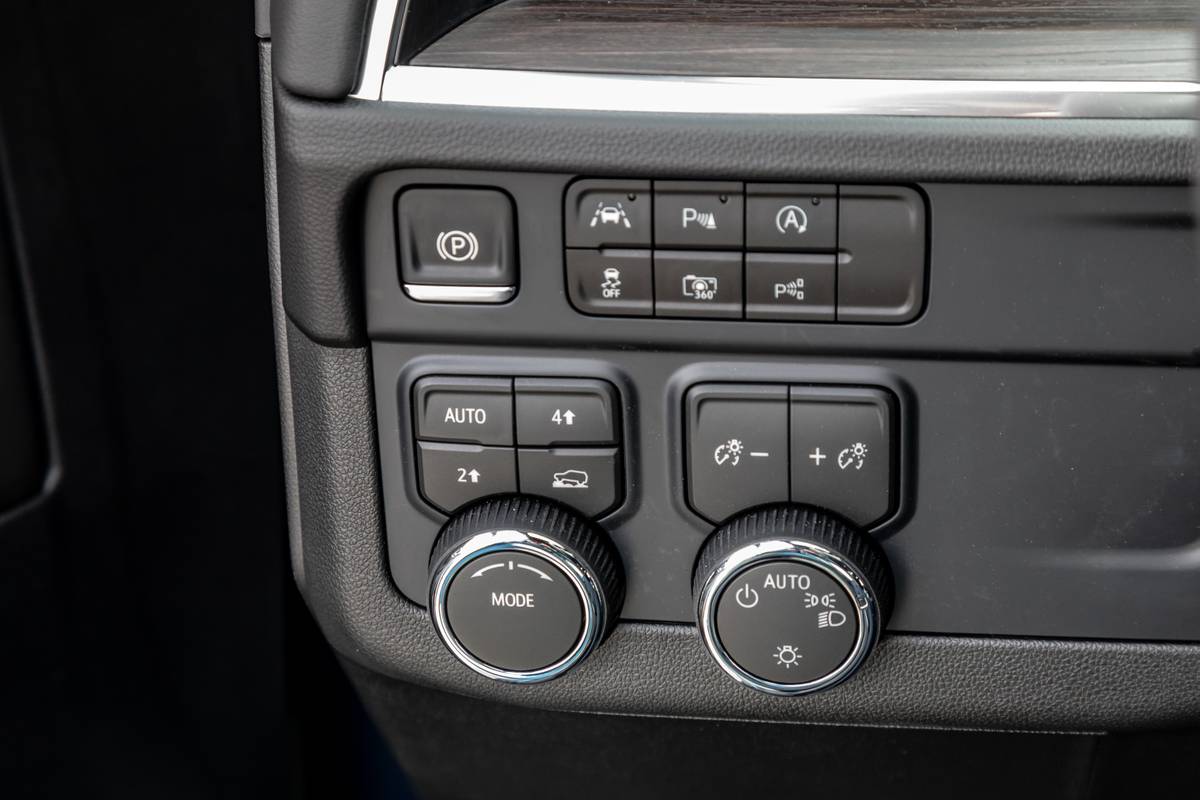 chevrolet suburban 4wd ls 2026 33 interior dashboard controls jpg
