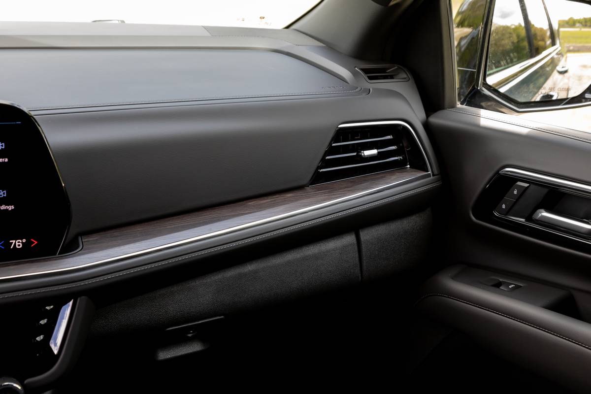 chevrolet suburban 4wd ls 2026 36 interior dashboard jpg