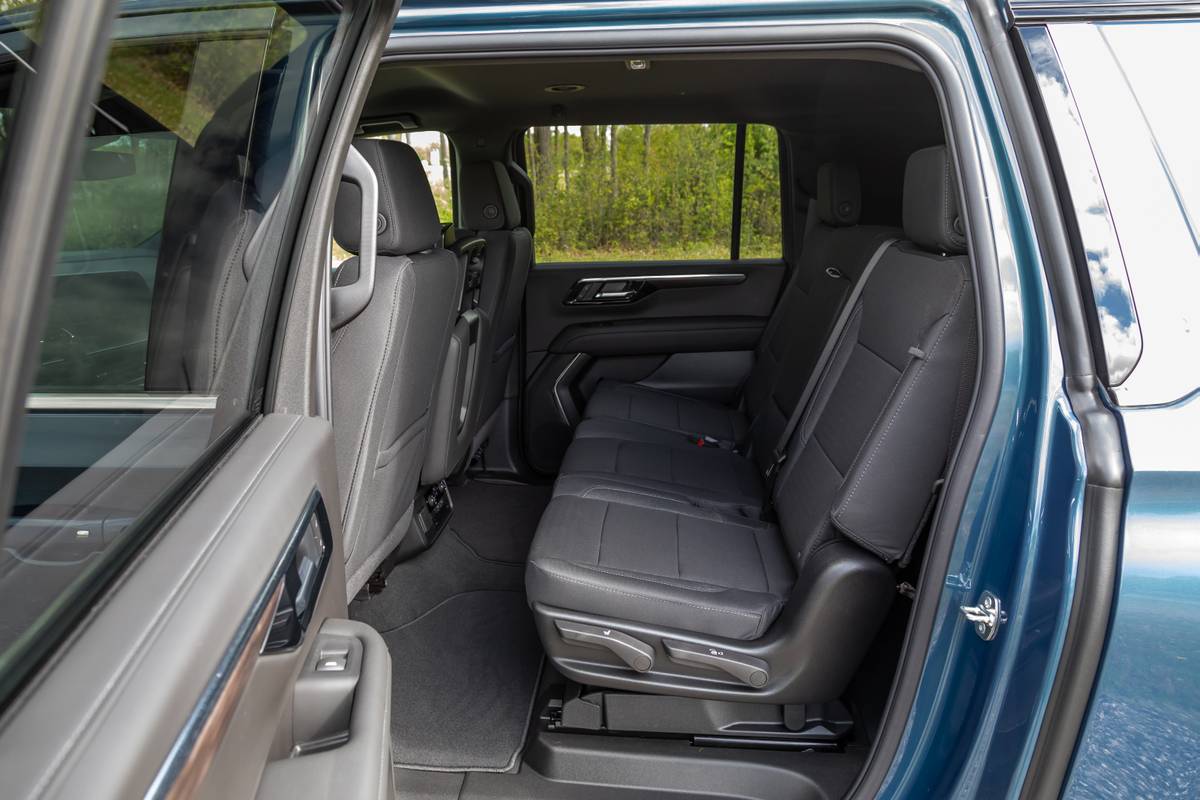 chevrolet suburban 4wd ls 2026 38 interior second row jpg