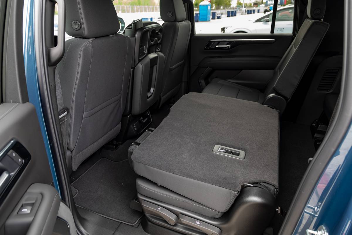 chevrolet suburban 4wd ls 2026 42 interior second row jpg