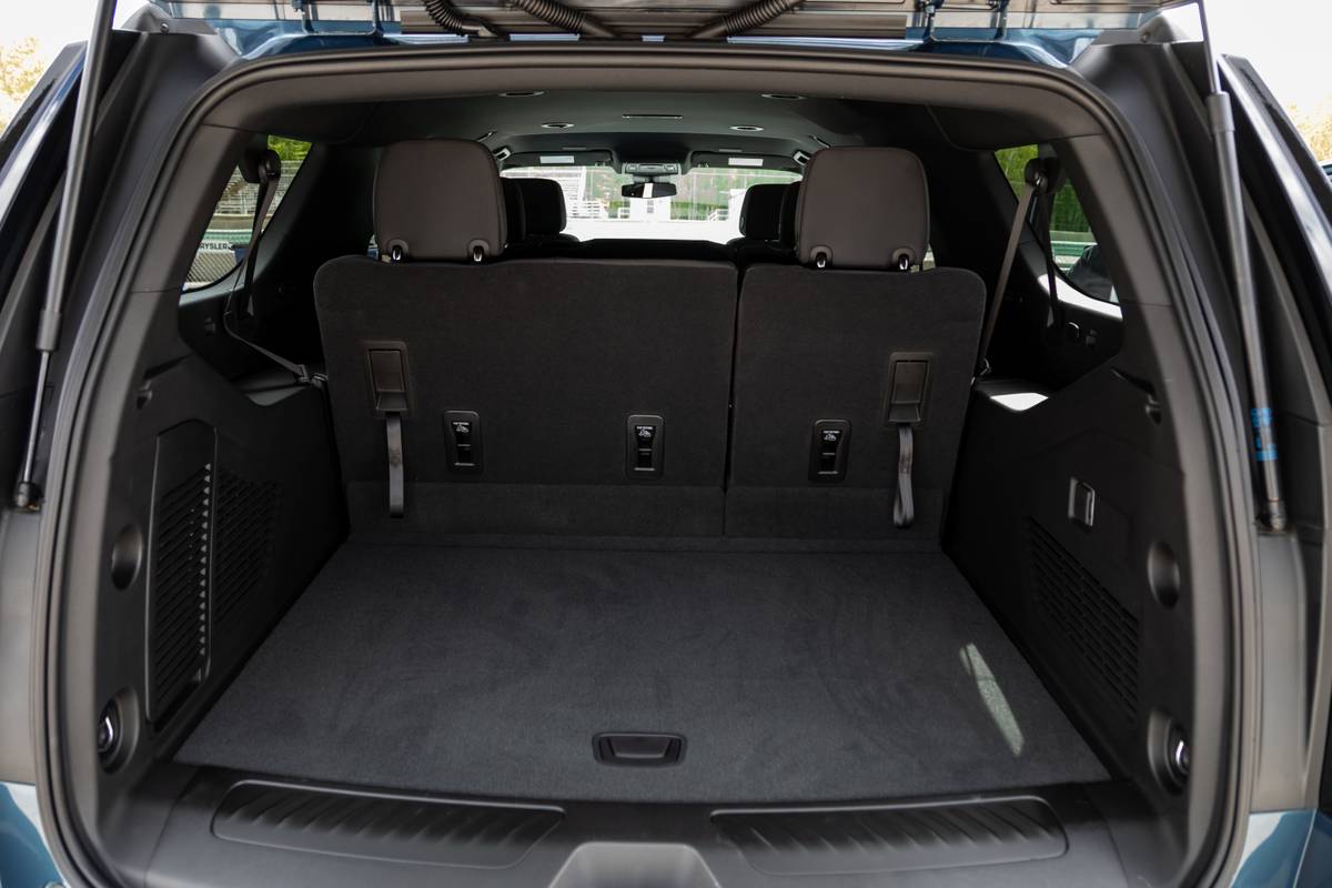 chevrolet suburban 4wd ls 2026 45 interior cargo jpg