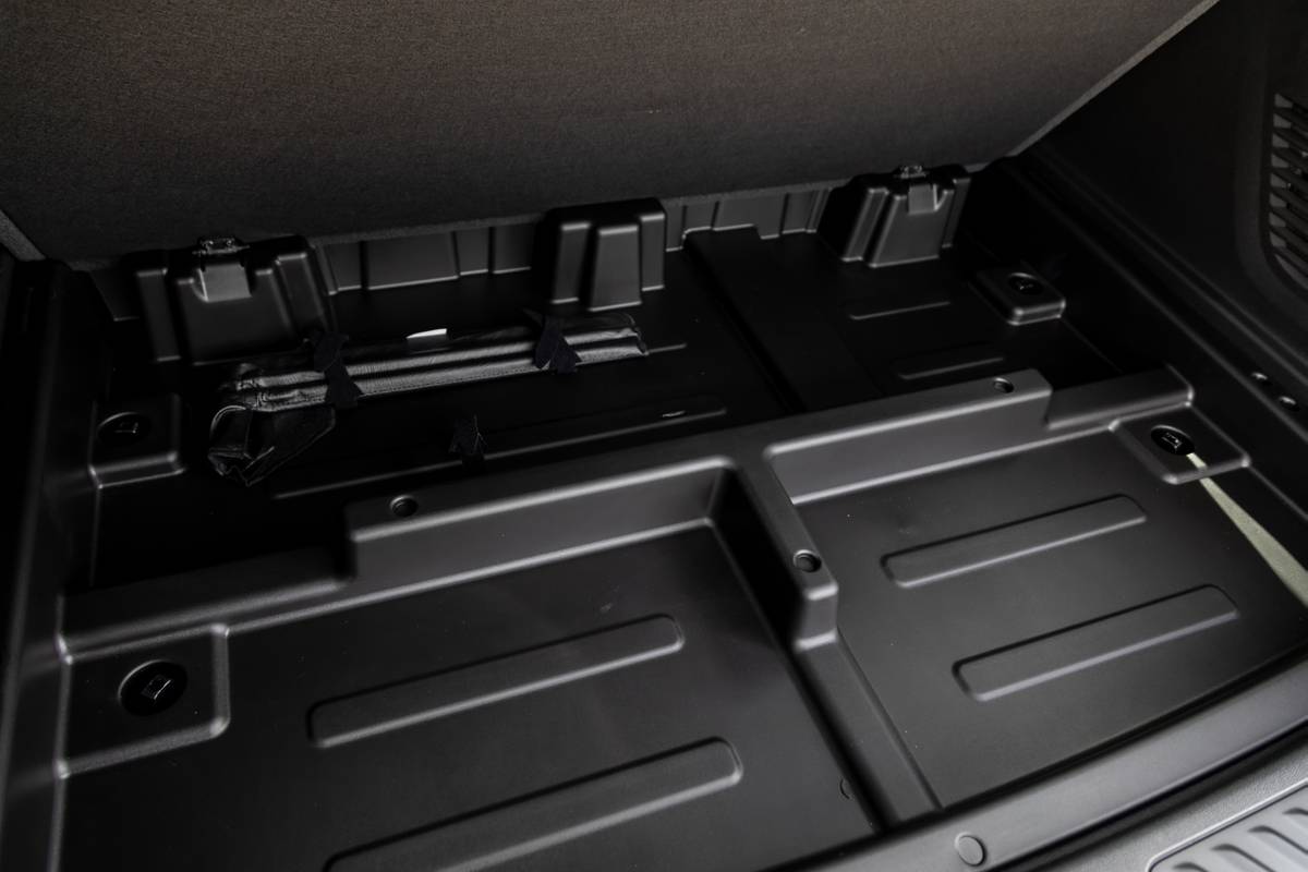chevrolet suburban 4wd ls 2026 47 interior cargo jpg