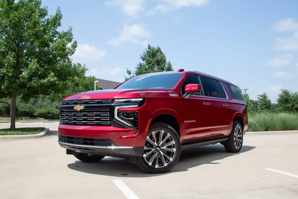 chevrolet suburban high country 2025 01 exterior front angle red scaled jpg