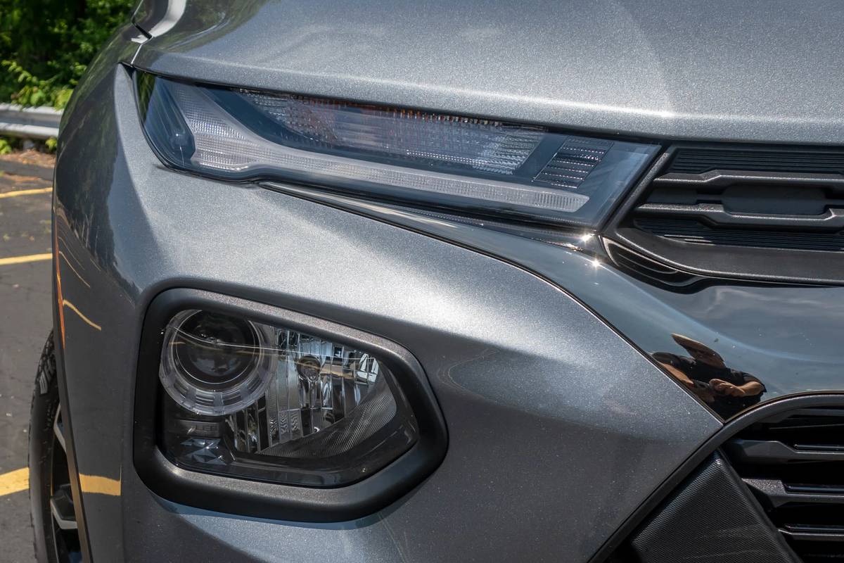 chevrolet trailblazer 2021 detail  exterior  front  grey  headlights 03 jpg