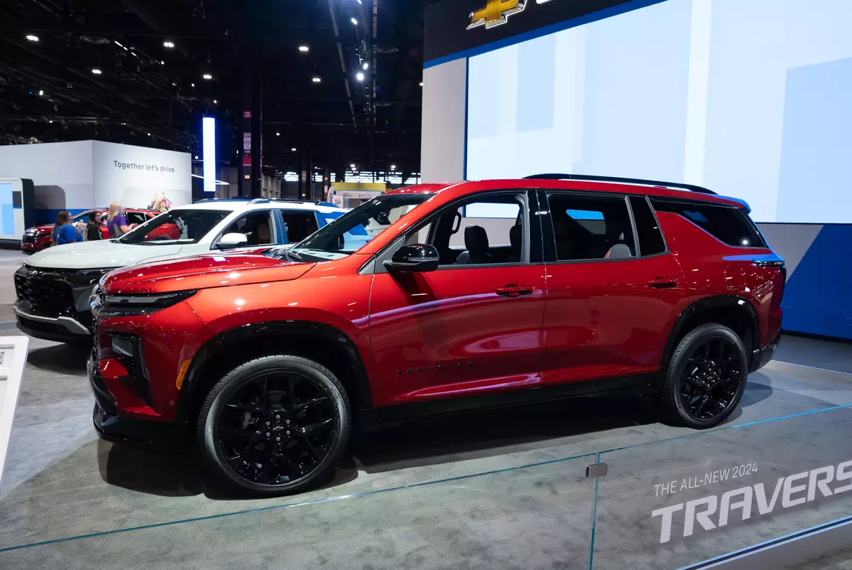 Auto Show Faceoff: 2024 Chevrolet Traverse Vs. 2025 Ford Explorer ...