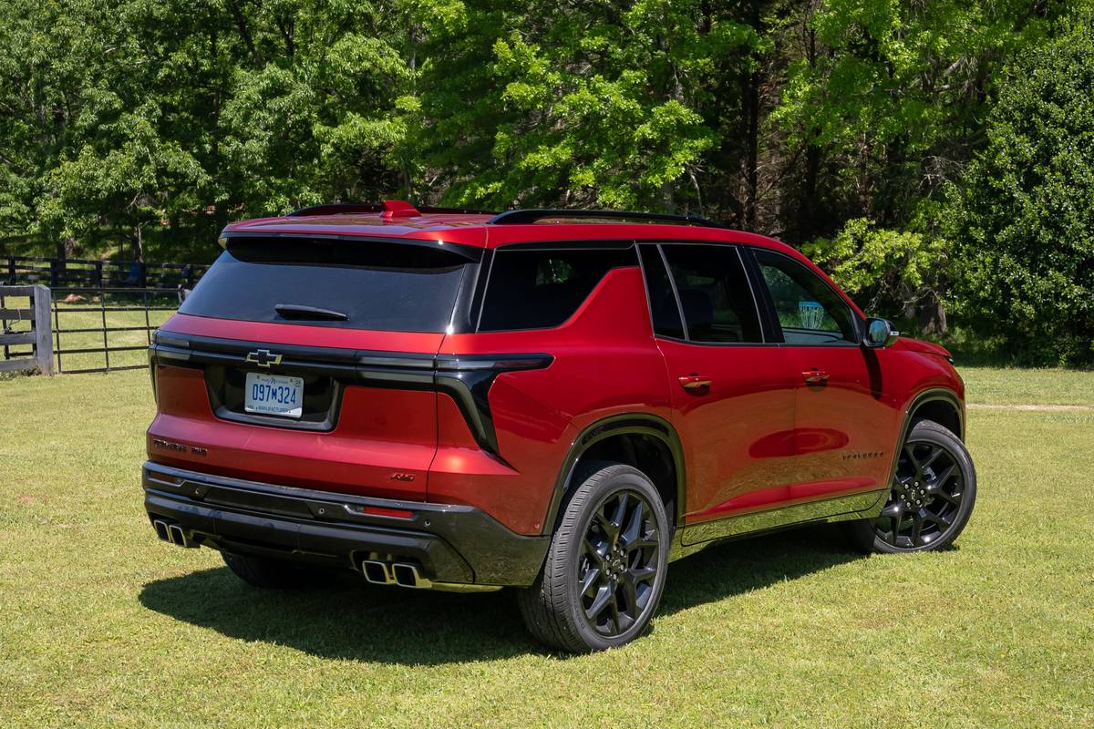 2024 Chevrolet Traverse Review: Smooth Sailing, On-Road or Off | Cars.com