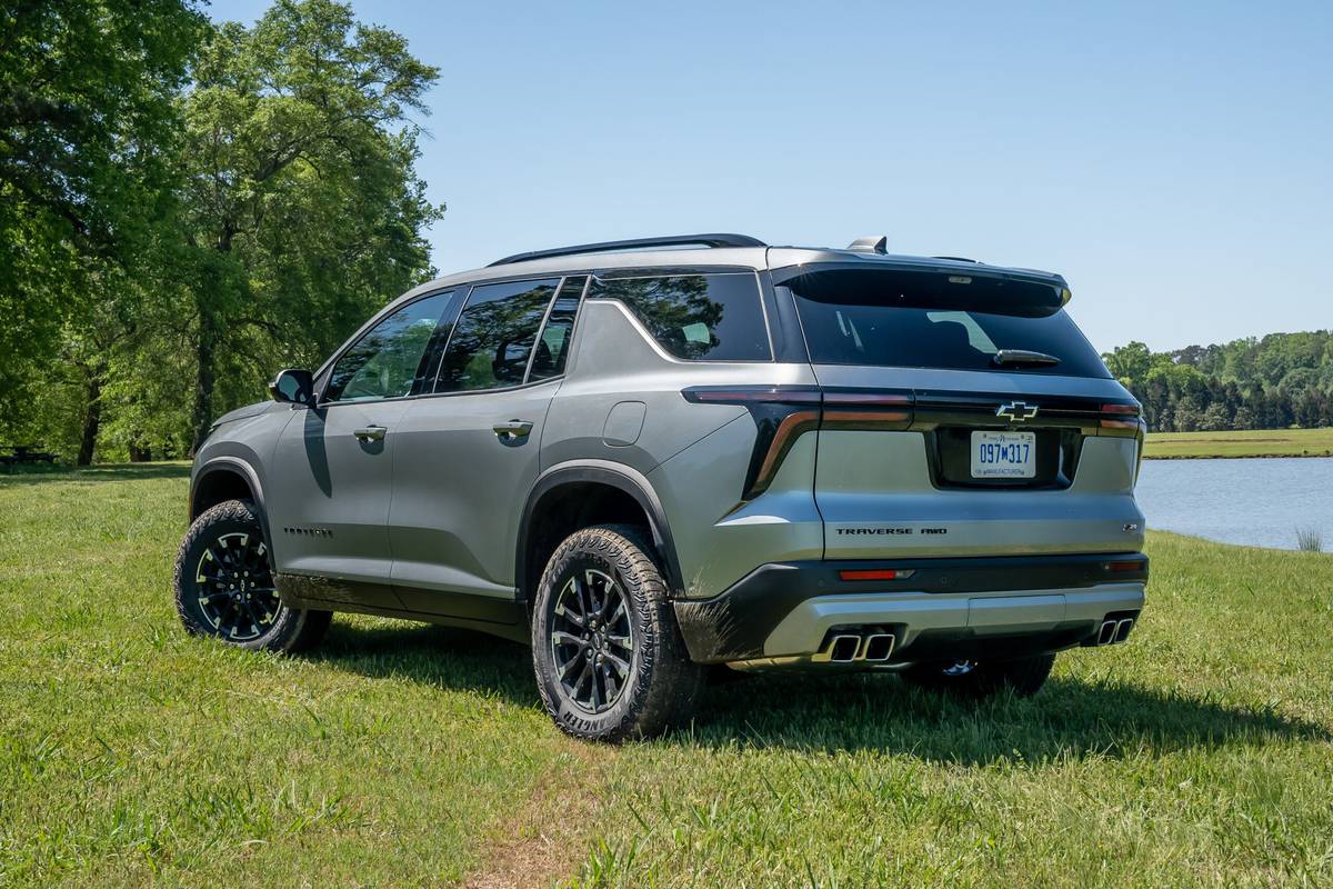 2024 Chevrolet Traverse Review: Smooth Sailing, On-Road or Off | Cars.com