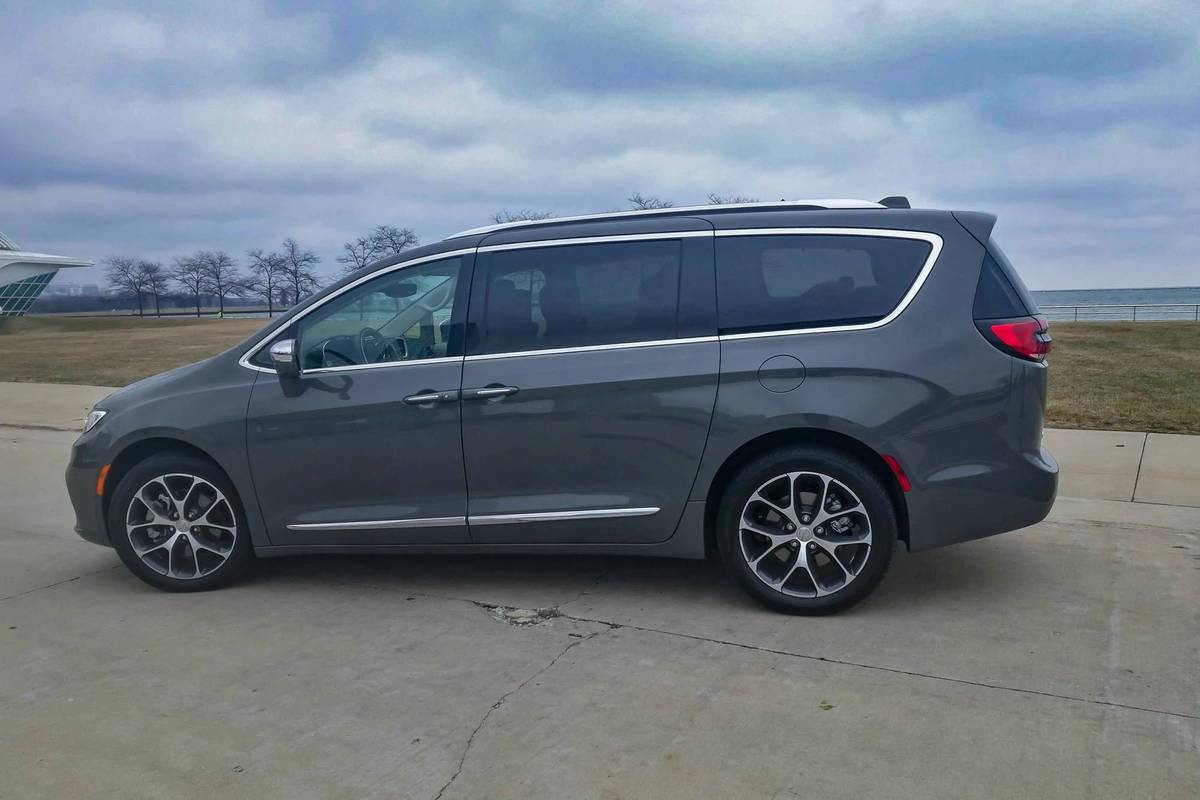 2021 Chrysler Pacifica AWD Review - Minivan, Max Versatility