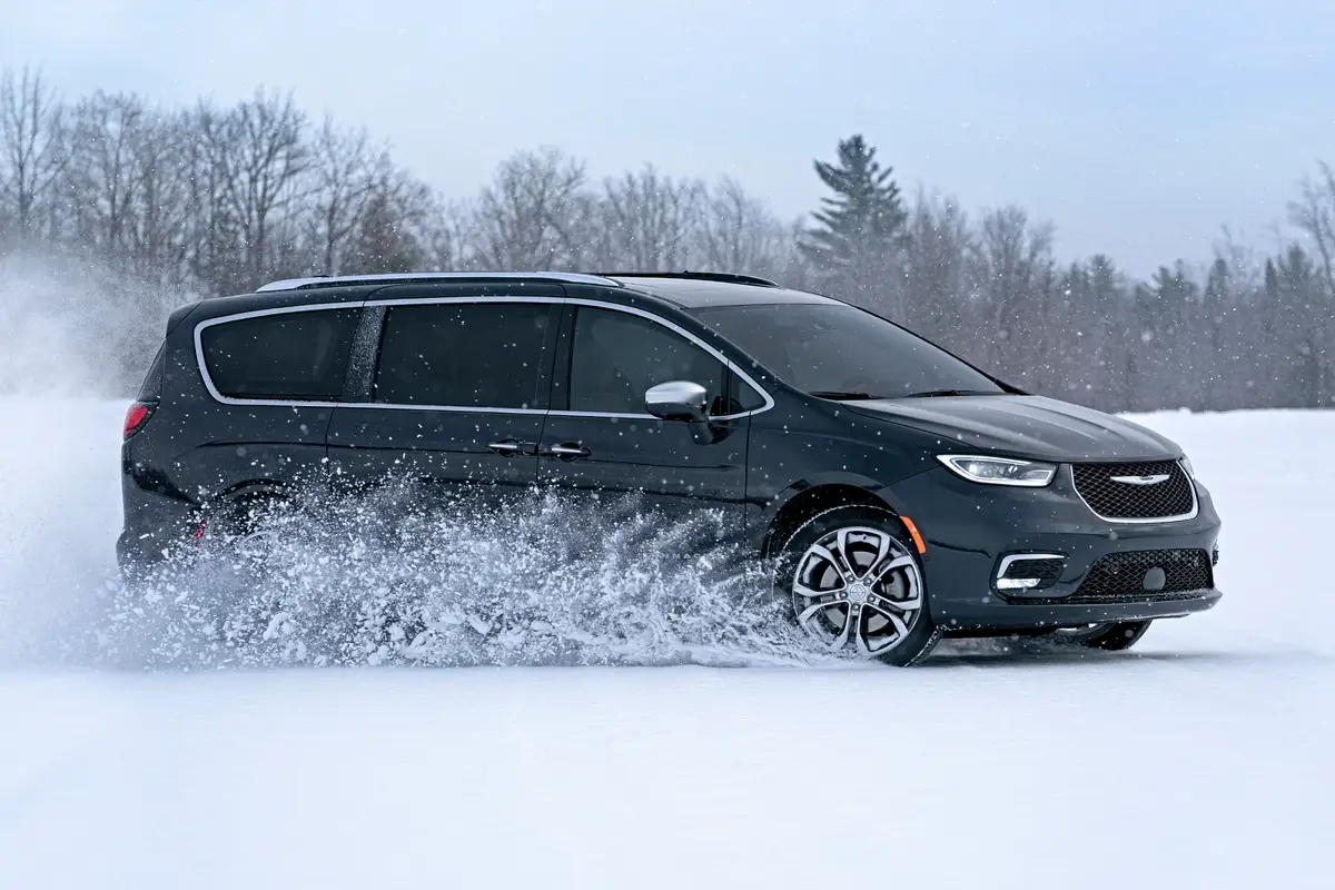 2020 store awd minivan