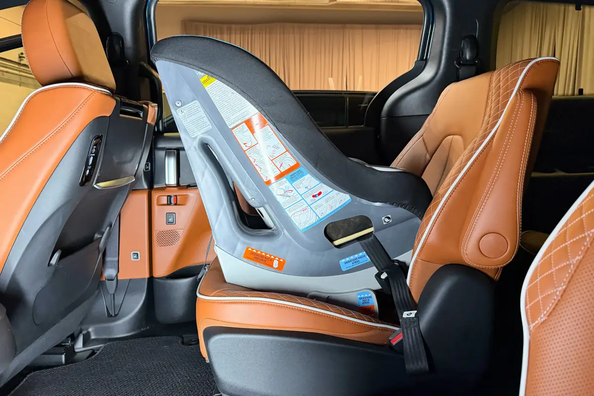 chrysler pacifica 2025 interior csc 03 jpg