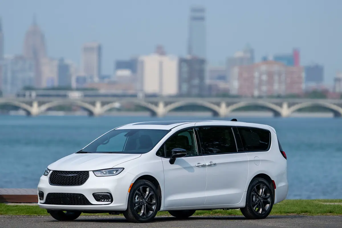 chrysler pacifica 2026 exterior oem 01 jpg