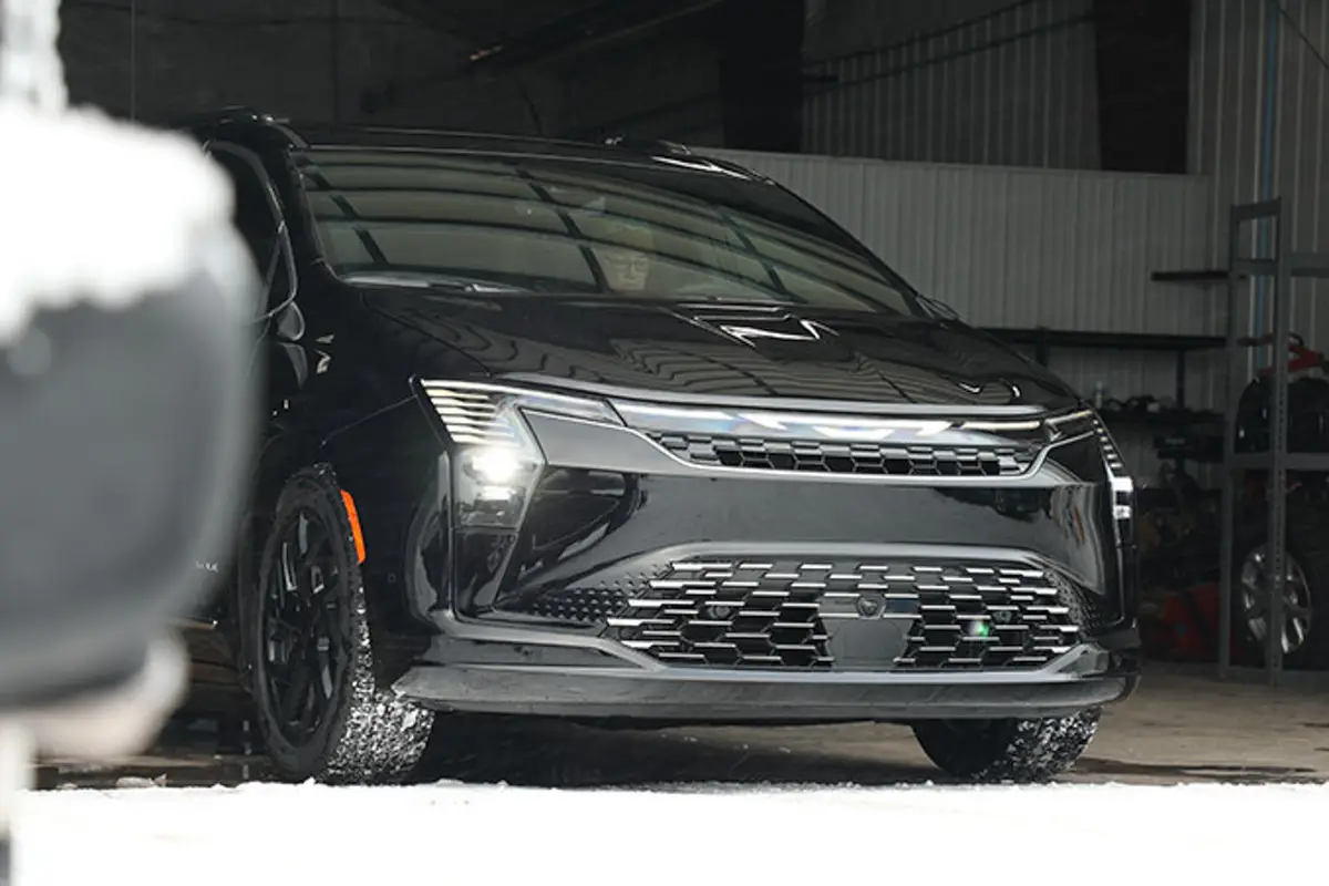 chrysler pacifica 2027 exterior editorial 03 jpg