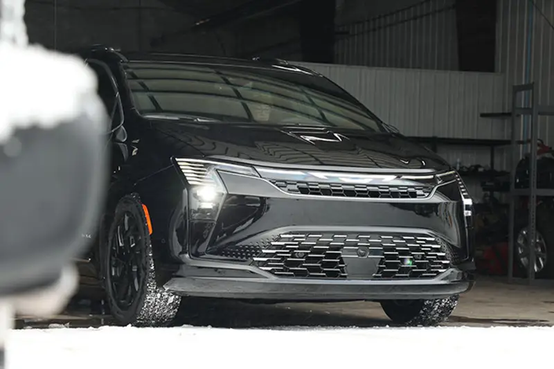 chrysler-pacifica-2027-exterior-editorial-03