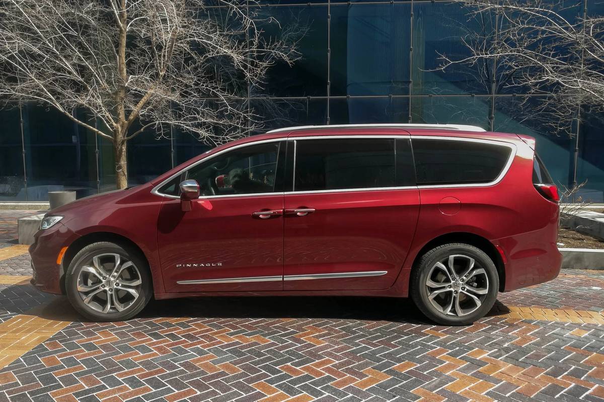 Is the Chrysler Pacifica Pinnacle Trim Worth It? | Cars.com