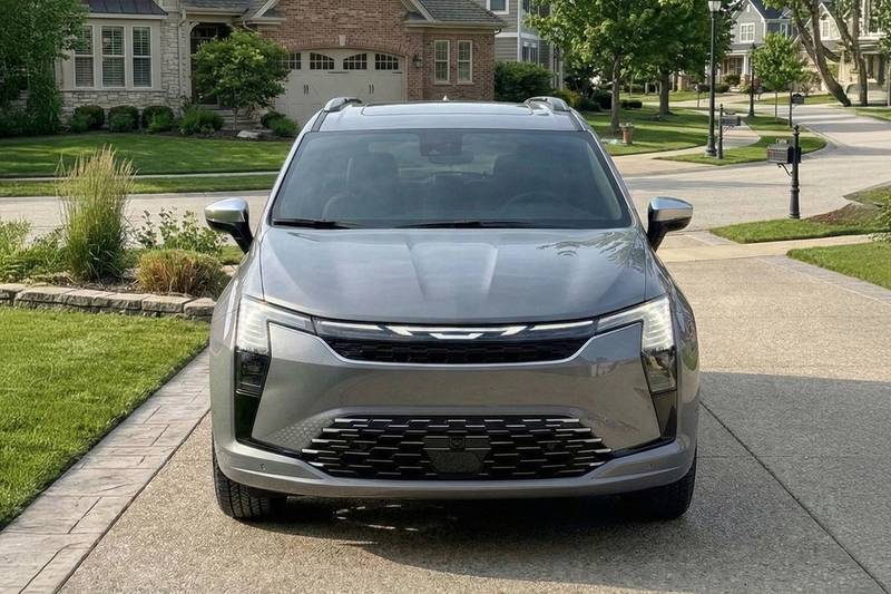 chrysler-pacifica-pinnacle-2027-exterior-oem-01