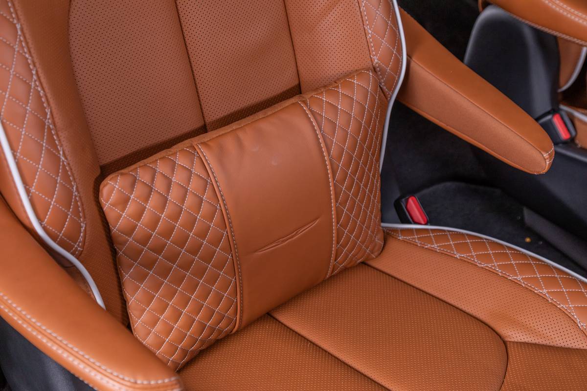 chrysler pacifica pinnacle awd 2025 15 interior front row seat jpg