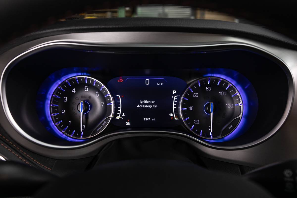 chrysler pacifica pinnacle awd 2025 18 interior instrument panel jpg