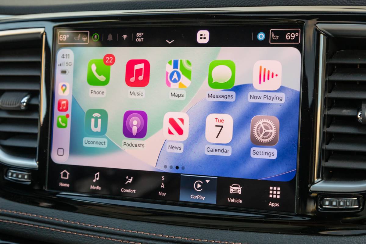 chrysler pacifica pinnacle awd 2025 20 interior center stack display jpg