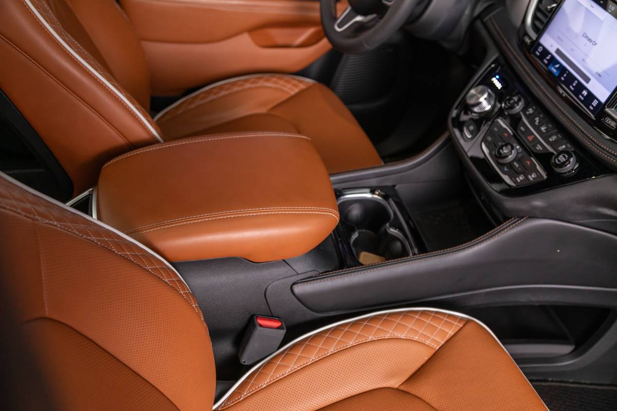 chrysler pacifica pinnacle awd 2025 23 interior center console jpg