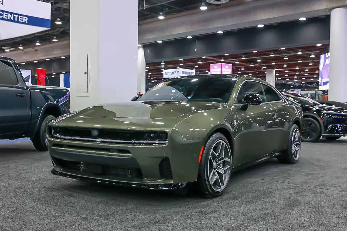 dodge charger 2026 01 exterior front angle jpg