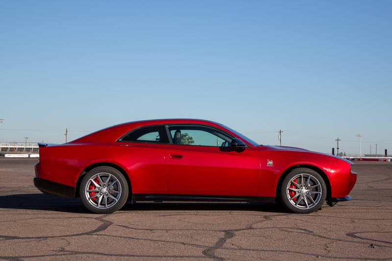 dodge-charger-daytona-scat-pack-2024-07-exterior-profile
