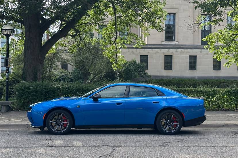 dodge-charger-daytona-scat-pack-4-door-2026-01-exterior-profile