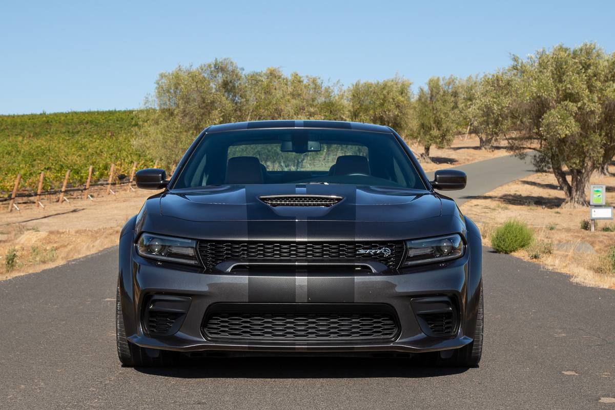 2020 Dodge Charger Scat Pack and SRT Hellcat Widebody Review: Which to ...