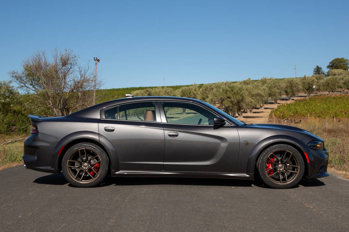 2020 Dodge Charger Scat Pack and SRT Hellcat Widebody Review: Which to Buy?  